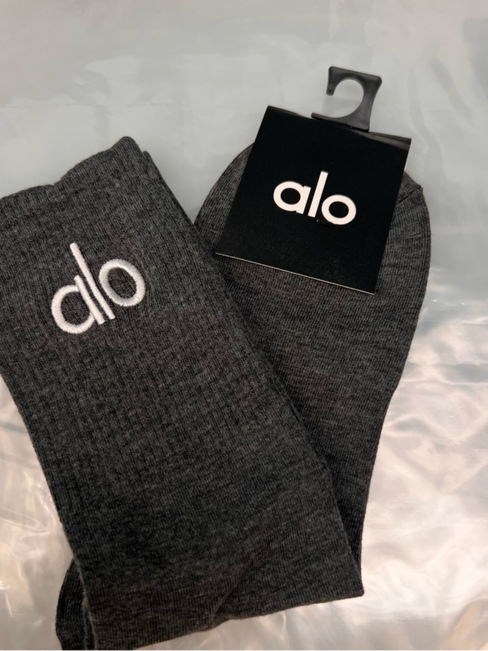 ALO Yoga unisex half crew understated socks in gray embroidered logo